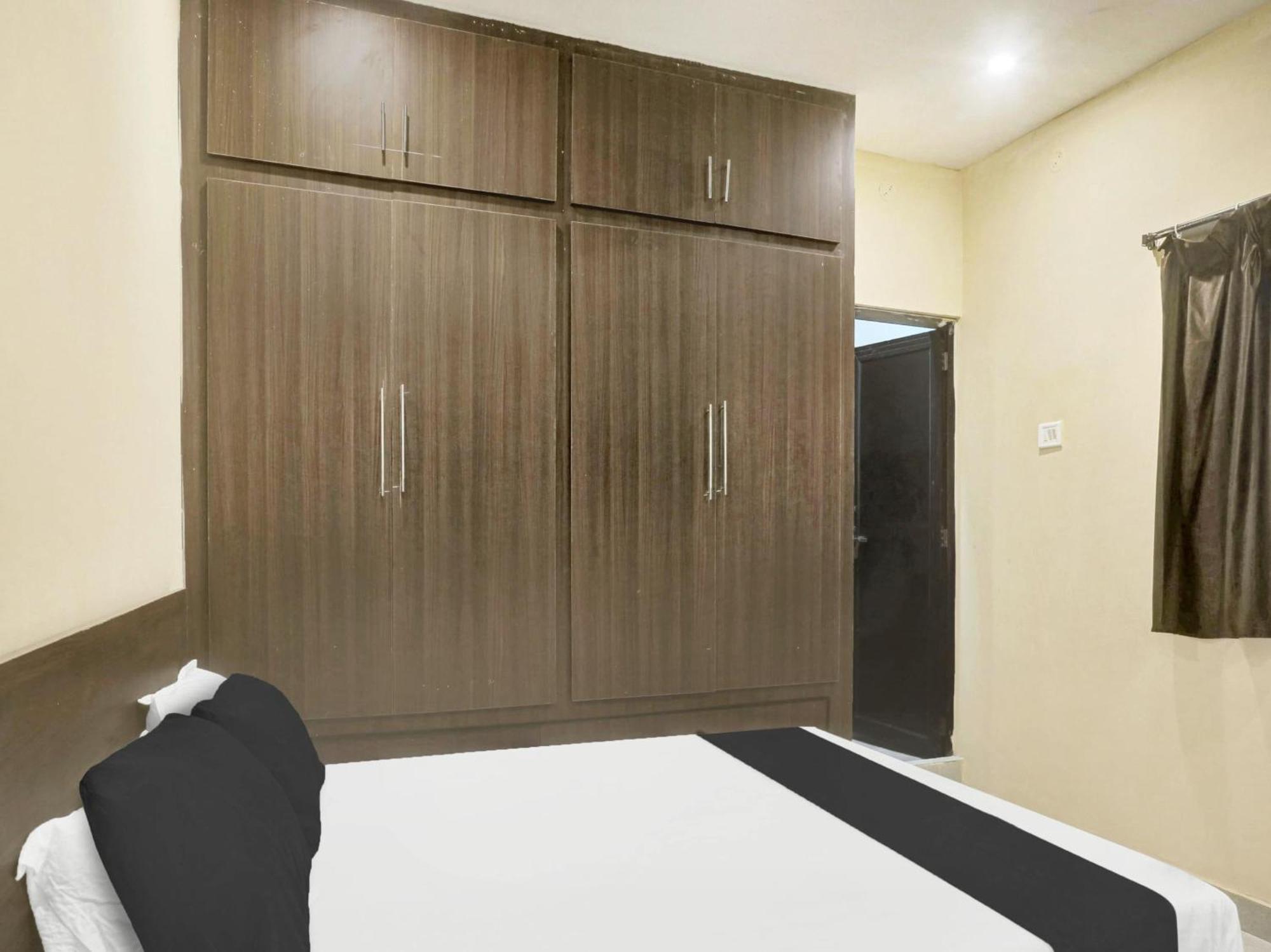 Spot On Grand Mantralayam Hotel Visakhapatnam Exterior photo